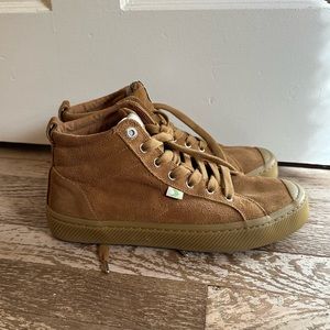 NEVER WORN Cariuma high top size 8.5
